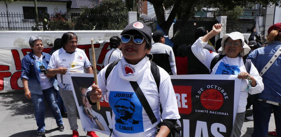 Mexicanos Protestan Frente A Embajada De Ecuador Y Exigen Respeto