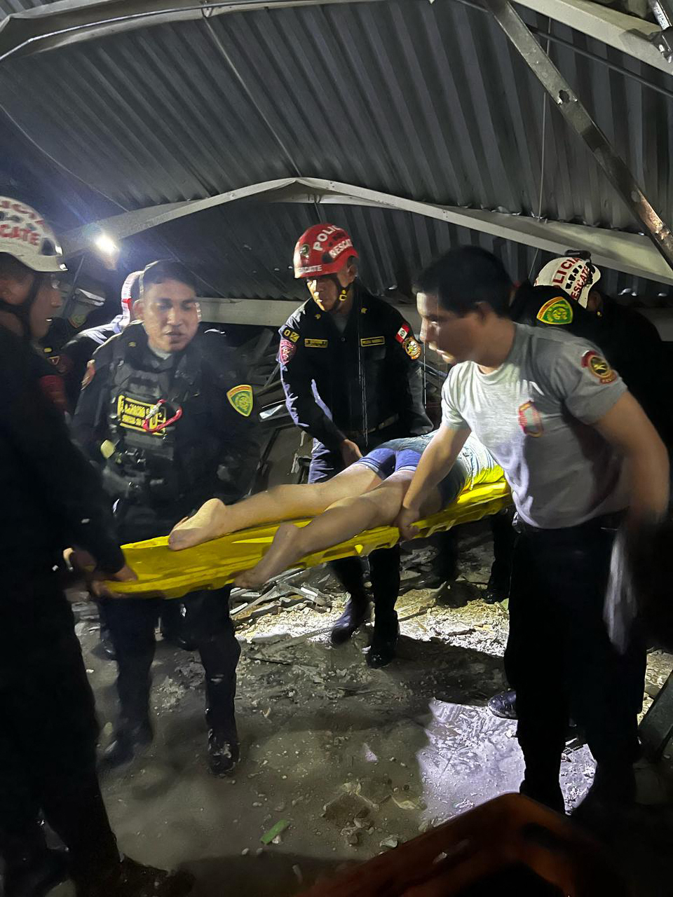 Colapsa El Techo De Un Centro Comercial En Per Deja Al Menos Tres