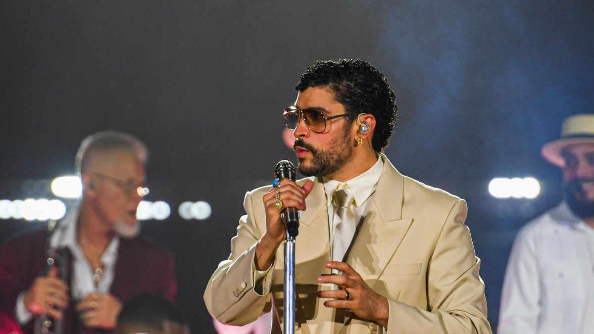 Bad Bunny inicia su gira en RD con un público que llegó desde distintas  partes del mundo