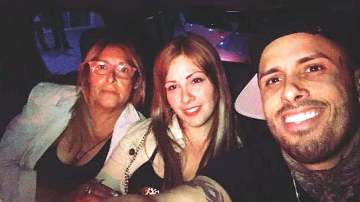 Nicky Jam trae a su madre dominicana para concierto