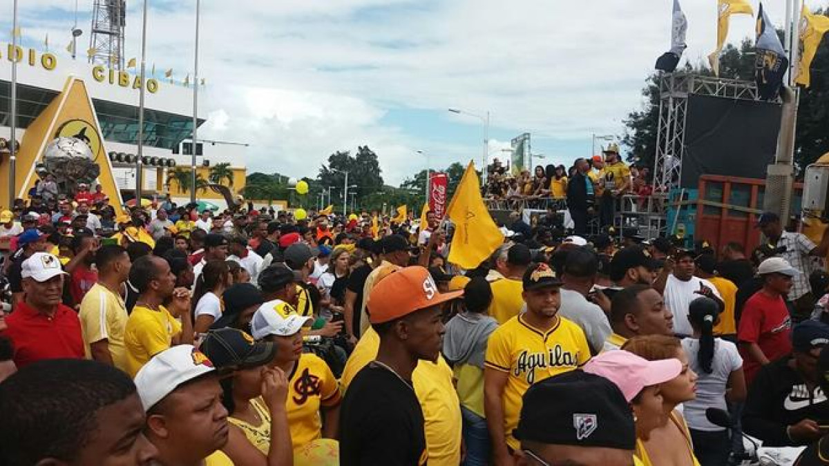 Aguiluchos ti en de amarillo Santiago por celebraci n de la corona 21