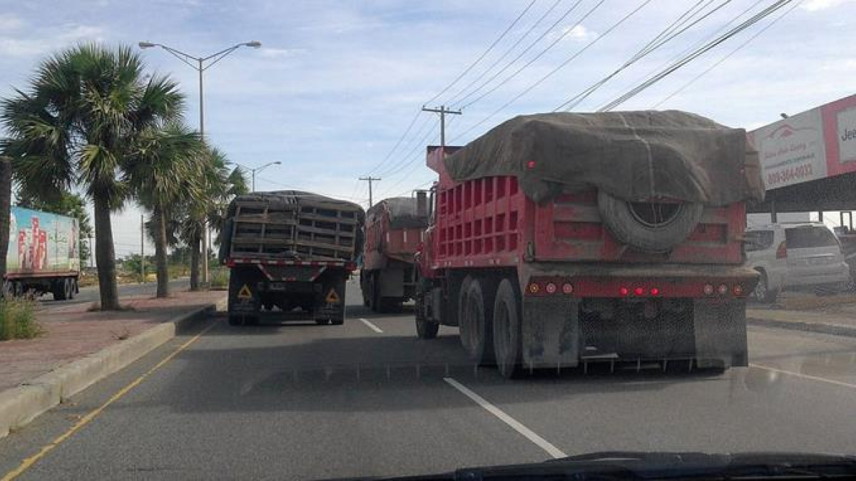 Tránsito pesado en Santo Domingo afecta movilidad urbana