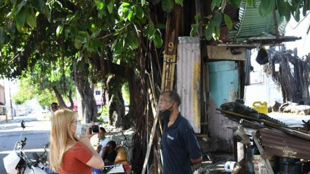 Luego de 35 años el hombre del árbol cumple su sueño de tener una casa