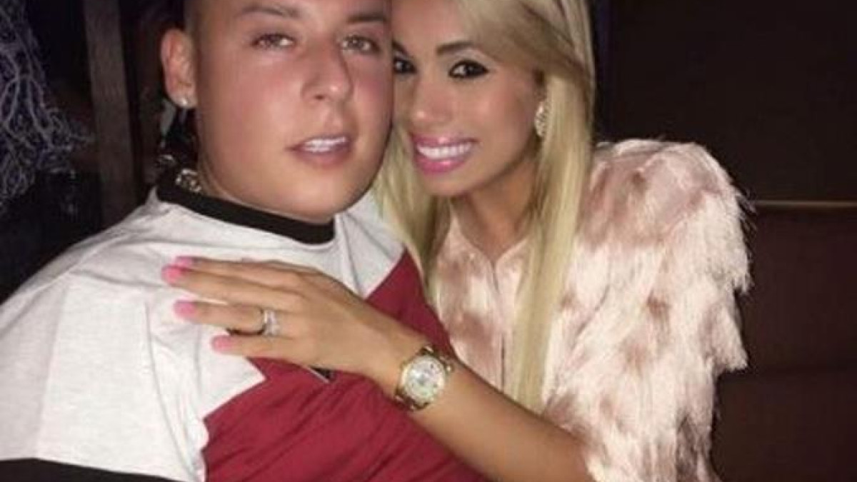 Queman dos vehículo de la exesposa del reguetonero puertorriqueño  Cosculluela