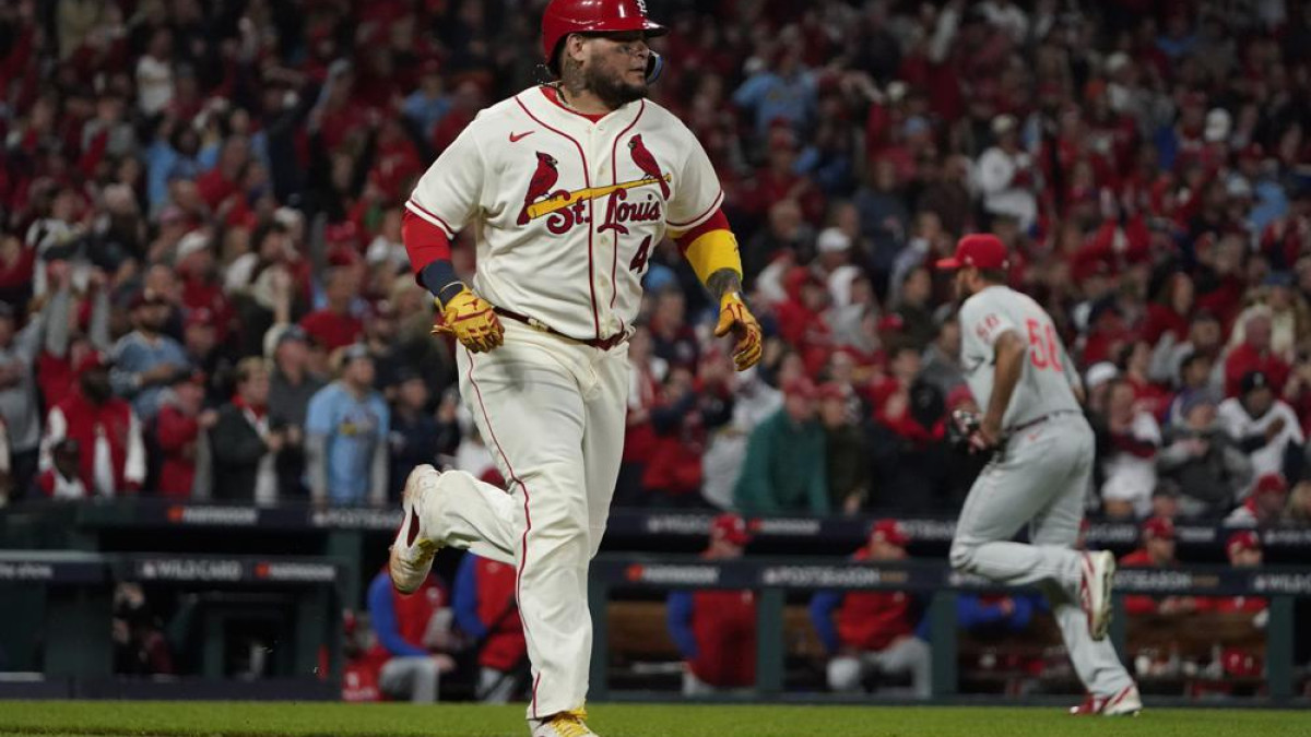 Yadier Molina se queda en San Luis