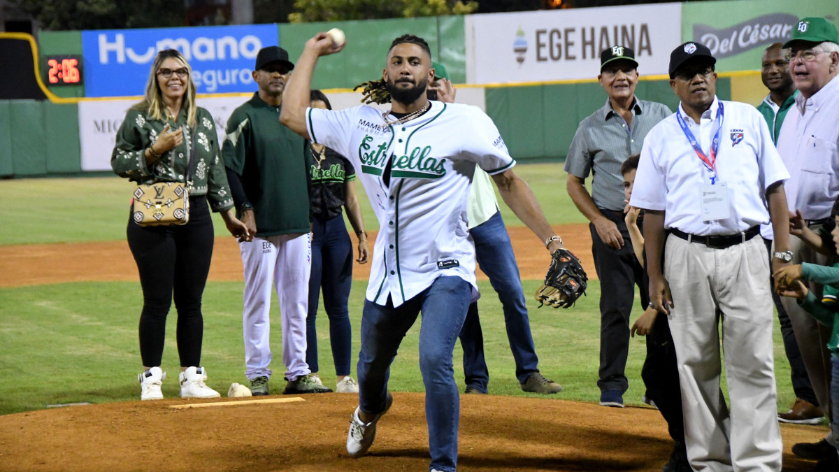 Los Toros start the season with solid pitching but lose to Las Estrellas