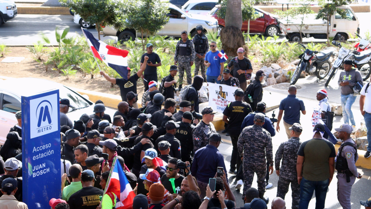 Galería de imágenes de la concentración de la Antigua Orden Dominicana camino al Hoyo de Friusa