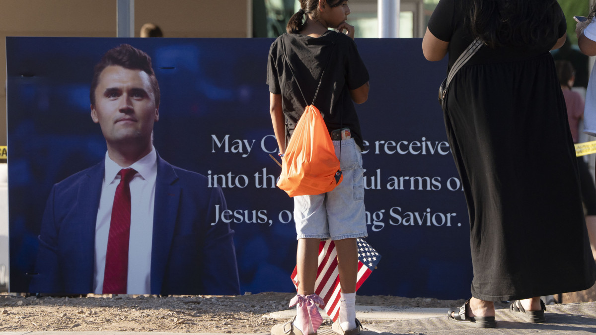 Quien era Charlie Kirk, la cara joven del movimiento conservador en EEUU  que fue asesinado?