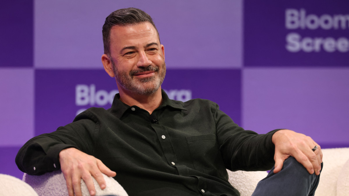 Jimmy Kimmel continuará con ABC de Disney por al menos un año más