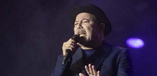 El salsero Rubén Blades cantando en el festival de Barcelona. EFE