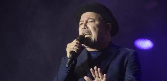 El salsero Rubén Blades cantando en el festival de Barcelona. EFE