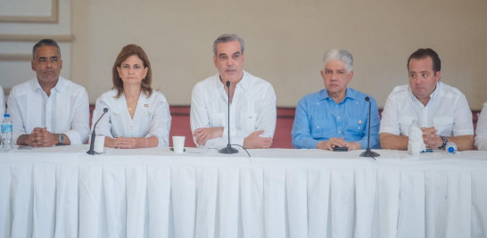 El presidente Luis Abinader encabeza este miércoles una reunión para coordinar los trabajos y medidas que se implementarán en ayuda a las decenas de víctimas del estallido ocurrido en San Cristóbal.