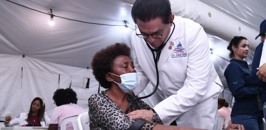 El Ministerio de Salud Pública realiza este jueves un operativo médico en el Parque Central de San Cristóbal, donde decenas de personas asisten a recibir atenciones luego de la explosión ocurrida en el centro de la ciudad de la provincia sureña.