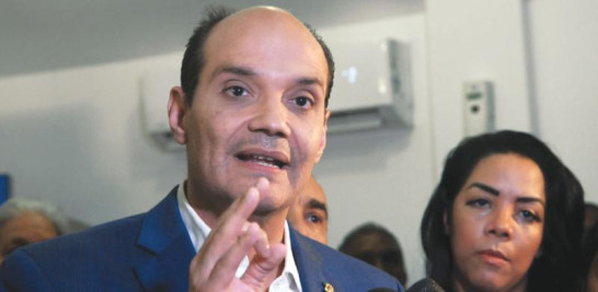El aspirante a la presidencia de la República, Ramfis Domínguez Trujillo, dijo que la única forma que van impedir su candidatura en las elecciones de 2024 es si se modifica la Constitución y “ya es muy tarde para eso”.