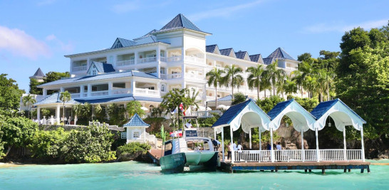 El presidente Luis Abinader encabezó este jueves la inauguración del hotel Cayo Levantado Resort, en la isla que lleva este mismo nombre, al noreste del país.