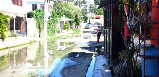 Muchos habitantes de los sectores de Arroyo Bonito, Herrera, La Perla Antillana, kilómetro 12 de Haina, Manoguayabo y El Tamarindo esperan que las autoridades acudan en su auxilio después de los torrenciales aguaceros ocurridos en el país el pasado 18 de noviembre.