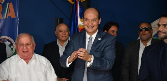 El Tribunal Superior Electoral (TSE) declaró inadmisible una acción de amparo de extrema urgencia interpuesta por Ramfis Domínguez Trujillo, con la cual buscaba la certificación de su candidatura presidencial para las elecciones de 2024, ante el rechazo mediante resolución de la Junta Central Electoral (JCE).