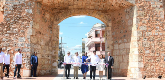 Con una inversión de RD$17 millones, el Ministerio de Turismo inauguró este lunes los trabajos de remozamiento de la Puerta de la Misericordia y su entorno en la Ciudad Colonial.