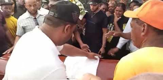 También le pude interesar estos videos:

Abinader despierta interés en adquirir buque colombiano para contrarrestar delitos trasnacionales https://youtu.be/gZv8w-87c00

Desfile Militar y Policial por 180 Aniversario de la Independencia Dominicana https://youtube.com/live/Xn_IcMlCO50

TSE declara inadmisible petición de Ramfis Trujillo para ser candidato presidencial https://youtu.be/HFpdTFtu-XQ

Así fue la búsqueda y captura del recluso que se fugó del Palacio de Justicia https://youtu.be/4AoMjn9s3hU

En pedernales hay tierras raras, pero aún falta data https://youtu.be/GOPYSb6cPWE

Más noticias en https://listindiario.com/

Suscríbete al canal  https://bit.ly/335qMys

Síguenos
Twitter  https://twitter.com/ListinDiario 

Facebook  https://www.facebook.com/listindiario 

Instagram https://www.instagram.com/listindiario/