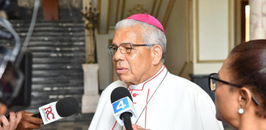 Pasada las 1:00 de la tarde de este jueves, el arzobispo de Santo Domingo, Francisco Ozoria Acosta, concluyó el encuentro que tenía pautado con el presidente Luis Abinader.