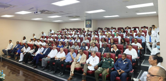 Personal de salud asiste a misa del Darío Contreras