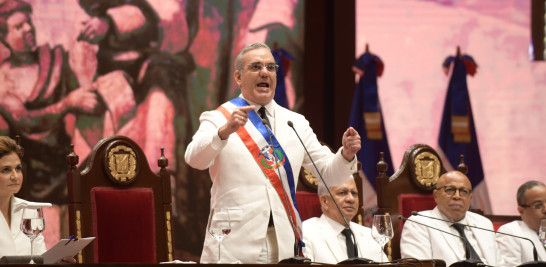 “Para acelerar el crecimiento promedio anual del PIB al 6%, que es la tasa necesaria para que se duplique en 12 años, requiere un conjunto de transformaciones importantes que estamos decididos a realizar. Una de ellas es la del sector eléctrico, que debemos hacer más eficiente, confiable y competitivo”, aseguró hoy el presidente Luis Abinader.