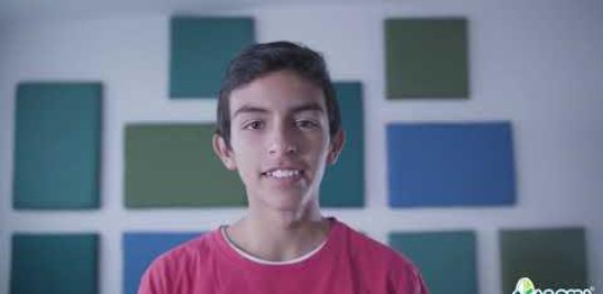 El es Santiago y desarrolla operaciones aritméticas a gran velocidad, 
Santiago es campeón internacional ALOHA Mental Arithmetic,
Se esforzó mucho para lograr estar ahí.
¡Sé como Santiago!