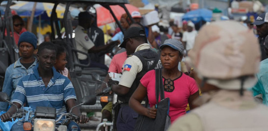 Para ayudarles crearon el Programa de Identificación de Migrantes (PIDHI), que le cobraba 1,000 pesos por gestión a los haitianos.