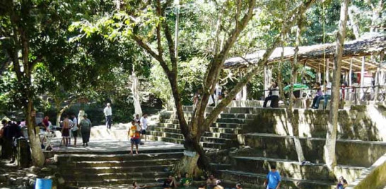 Honduras.La reserva Cacique Lempira, Señor de las Montañas, forma parte de una región de bosques de pinos y robles, y una de jungla tropical húmeda.