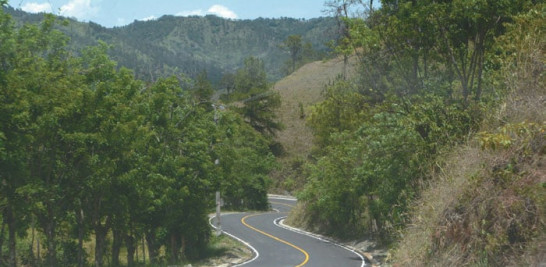 El asfaltado de la carretera Jánico-Juncalito, que conecta a Juncalito con Jánico, está avanzado en más de un 90%.