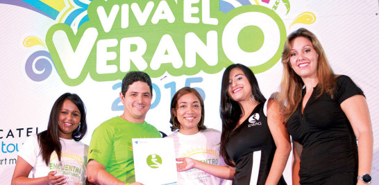 Roana Castillo, Francis Abreu, Yesaida Familia, junto a la modelo de la marca ISWAG.