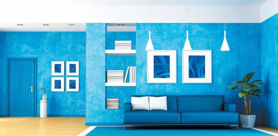 Mezcla. La gama cromática de azules y turquesas combinada con tonos marrones o arena favorecen un estilo marinero.