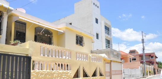 La vivienda en la que residía Ingrid y donde fue asesinada por su pareja frente a sus hijos, ubicada en el Cachón de la Rubia, Santo Domingo Este.