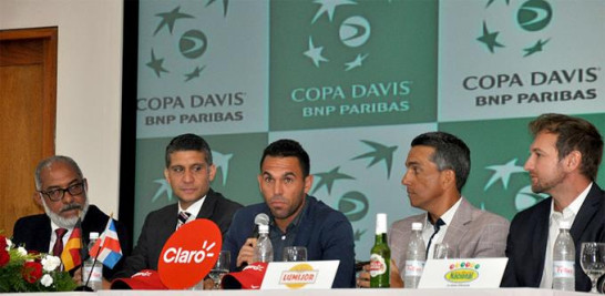 Persio Maldonado, Shariff Quiñones, Víctor Estrella,, Juan Pumarol y Alexander Bauer, durante la presentación junto al tenista.