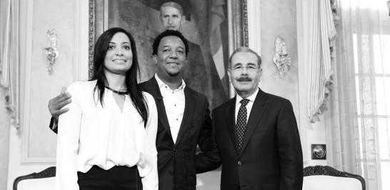 El Presidente de la República, Lic. Danilo Medina recibe en su despacho presidencial a Pedro Martínez y a su esposa Carolina Cruz, reunión en la cual el presidente colmó al pelotero de elogios.