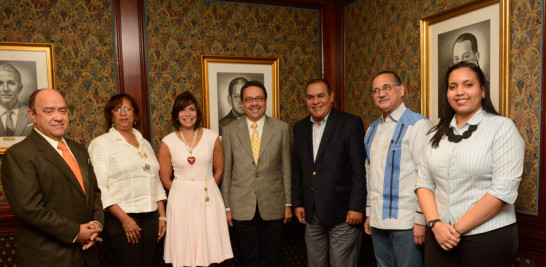 Encuentro. Manuel Quiterio, Cándida Acosta, Thelma Martínez, Simón Suárez, Miguel Franjul, Arturo Villanueva y Layza Sierra.
