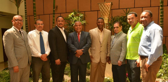 Miguel Tejada, Alberto Castillo, Tito Pereyra, Juan Nepomuceno y Kelvin Flete junto a Héctor J. Cruz, Freddy Tapia y Pedro G. Briceño.