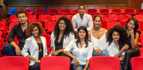 Elenco. Los jóvenes egresados de la Escuela de Arte Dramático de Bellas.