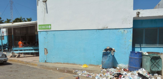 Basura. Los desechos son arrojados en cualquier lugar sin control.