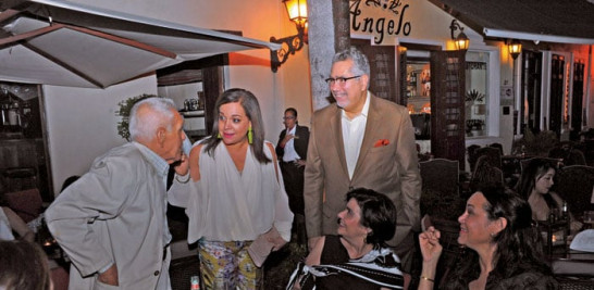 Don Pepe Linares, Fabiola de Valdez, Enríque Valdez, María Amalia León y Rosanna Rivera.