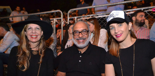 Cosette Bonnelly, Persio Maldonado y Nicole Guerra.