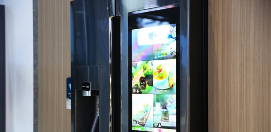 Refrigerador. Muchas de las grandes sensaciones del CES 2016 fueron presentadas por la surcoreana Samsung Electronics, destacando, para sorpresa de todos, la Family Hub, un refrigerador con pantalla inteligente correspondiente a su línea blanca.