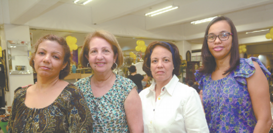 Lourdes Tolentino, Rosa Khoury, Josefina Tolentino y Cristina Luna.