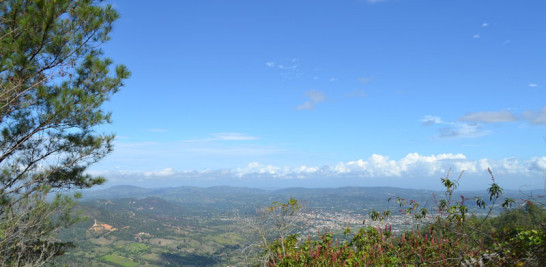 Experiencia. Al margen de los contratiempos y del mal estado en que se encuentra el sendero oficial, la subida a El Mogote brinda una oportunidad única para contemplar desde lo alto la ciudad de Jarabacoa y un buen tramo de la Cordillera Central.