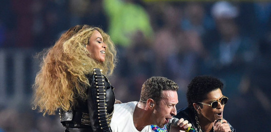 ESCENARIO. Beyonce trabajó horas extras el fin de semana. Tras lanzar una nueva canción el sábado y su presentación en el espectáculo de medio tiempo del Super Bowl el domingo, anunció una nueva gira de conciertos masivos.