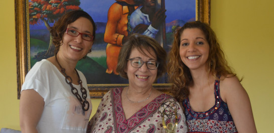 Reconocimiento. Solanye Pineda, Magaly Pineda y Laura Bretón con el trofeo del premio Gem-Tech 2014, otorgado por ONU Mujeres.