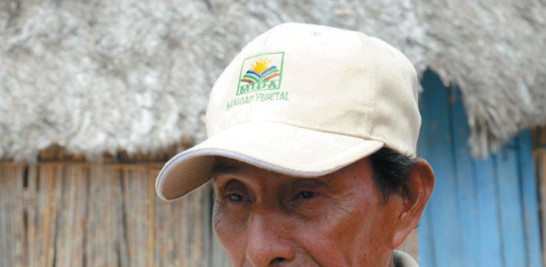La comarca tiene un  plan para fortalecer  la agricultura. Se ha  comenzado a cultivar  y a pescar langostas.  Herasmo Navas, extensionista del  MIDA en la comarca Guna Yala.