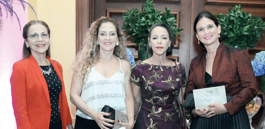 Irmgard Despradel, Yuyú Ramírez, Carmen Espinosa y Mónica
Despradel.