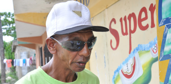 Tío de la fallecida. La acompañó a la graduación pero salió antes que Paula de la UASD.