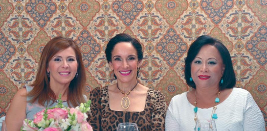 Lissa Mejía, Janet Rivera de Mejía y Xiomara Cruz de Gómez.